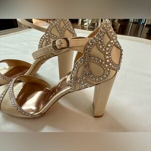 Badgley Mischka Cream Heels with Rhinestones Soze 9.5